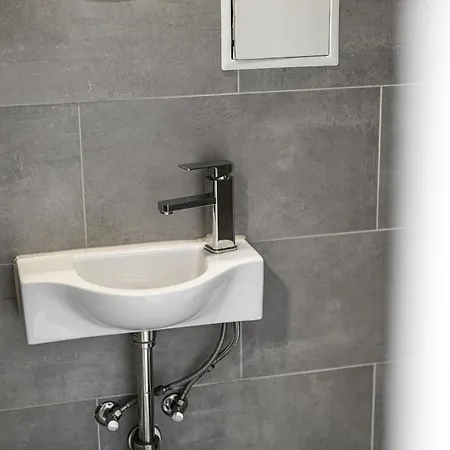 Apartment 3g Lv 5-zimmer-apartment Hbf Halle (Saale)